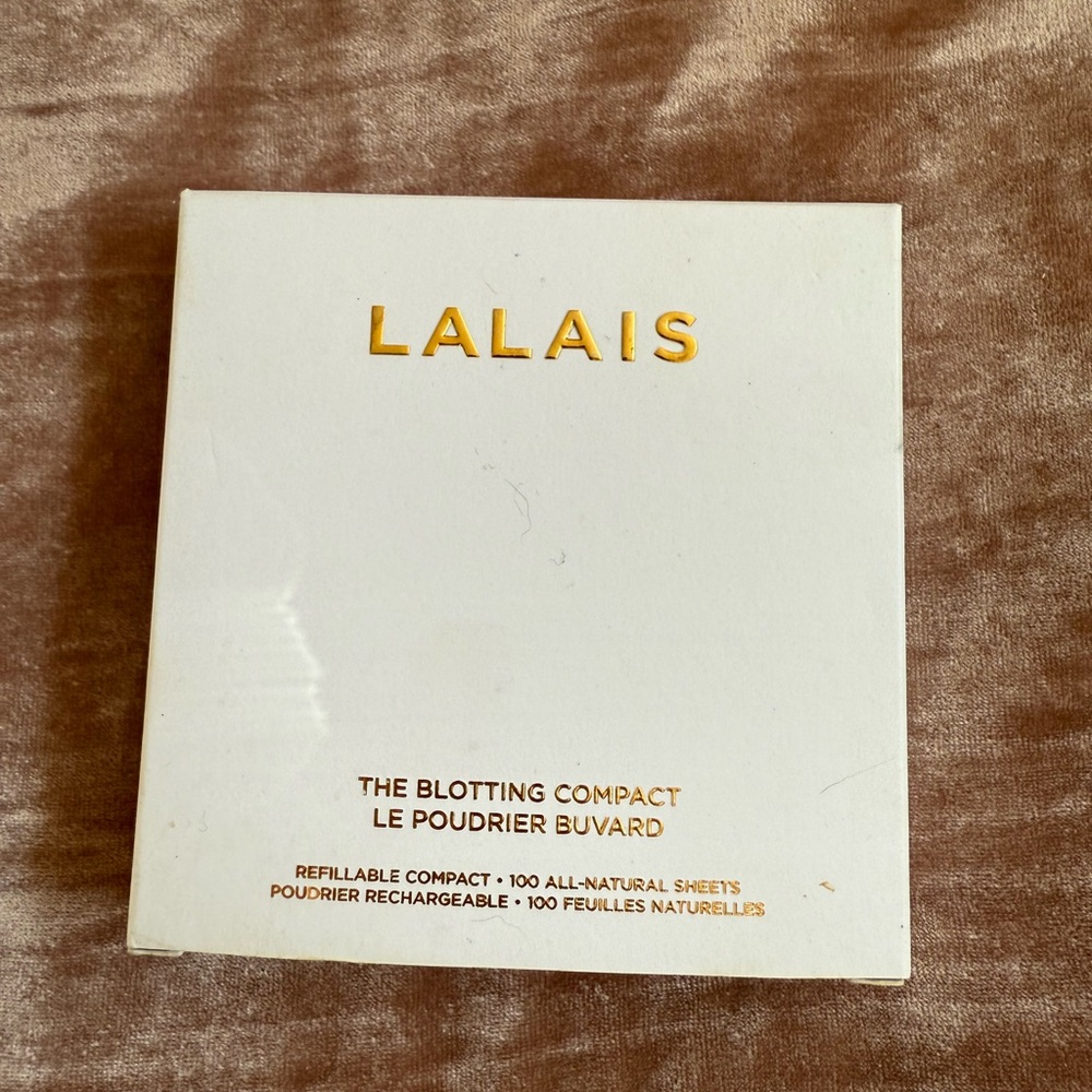 White Blotting Compact